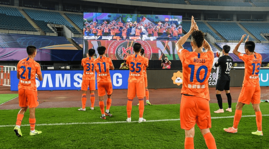  南特队长终场前染红引发球迷冲突  