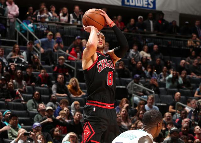  库里单场命中十三记三分创纪录  